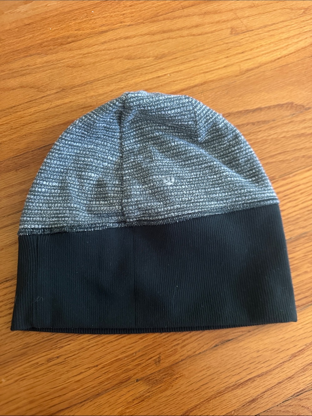 lululemon athletica Two-Tone Beanie - grey and deep green